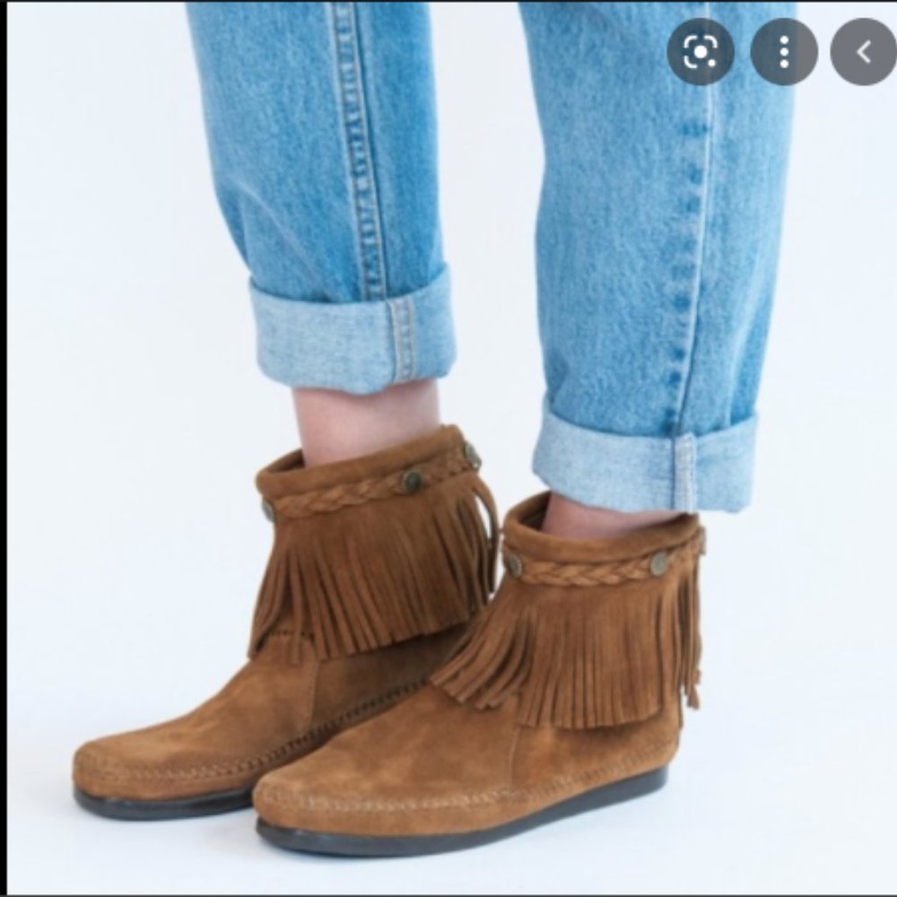 Minnetonka Hi-Top Back Zip Boot (NEVER WORN)